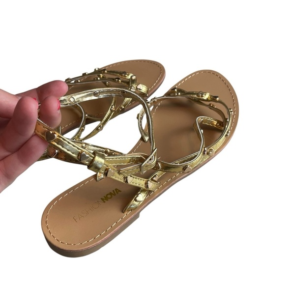 Fashion Nova Gold Studded Gladiator Sandals - Size 9 Strappy Flat Summer Shoes - Picture 3 of 6